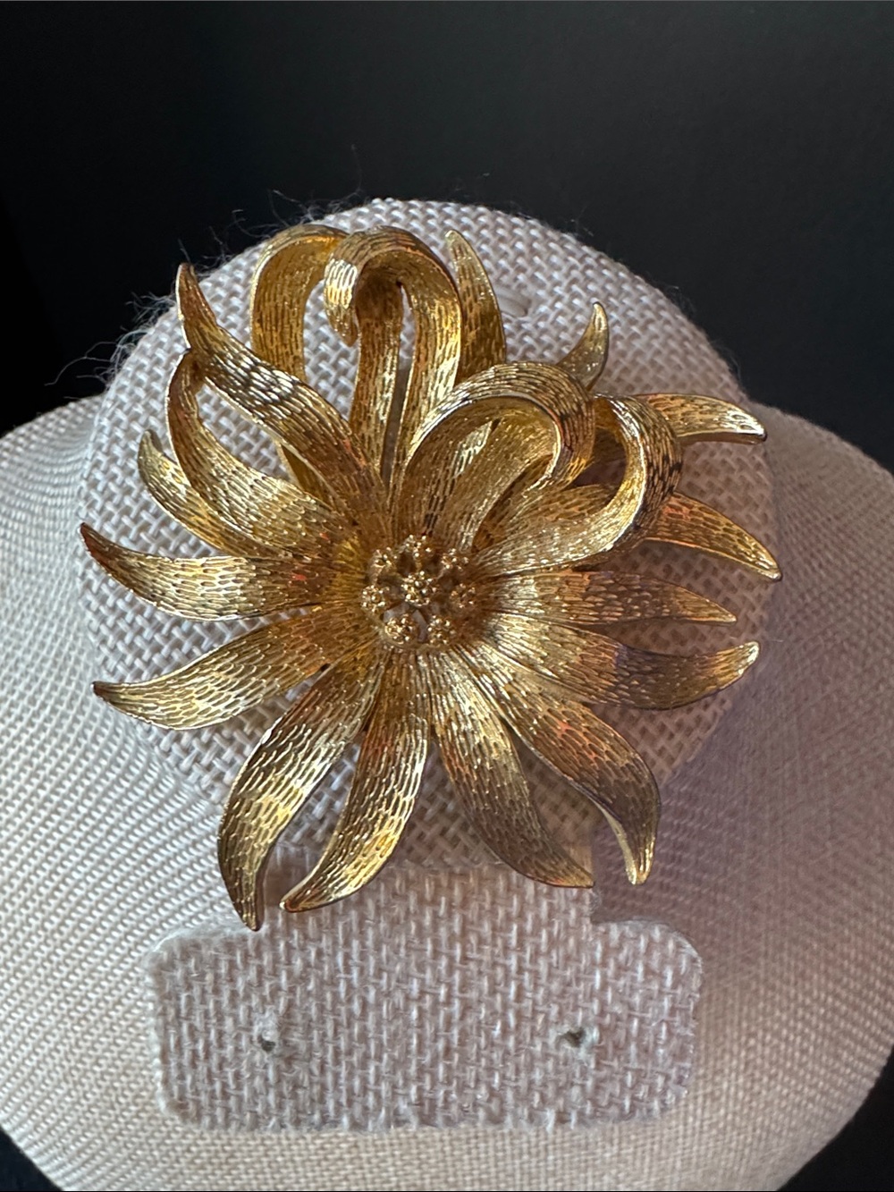 VTG Lisner Gold Tone Textured Flower Brooch Pin Mid Century 1950s Signed